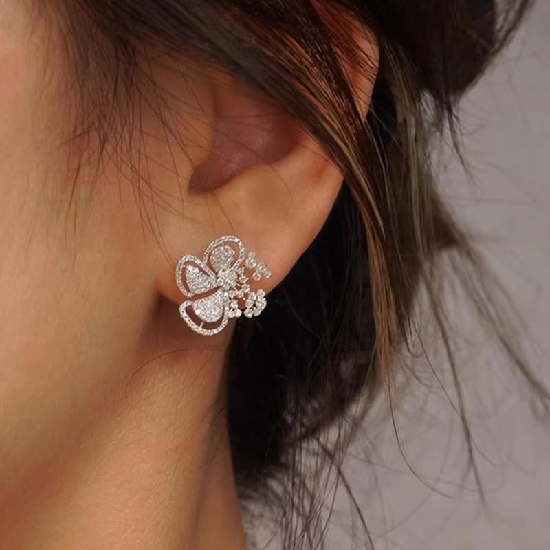 Huitan Chic Flower Design Stud Earrings for Women Dazzling Crystal Cubic Zirconia Romantic Bride Wedding Earrings Trendy Zircon
Huitan Chic Flower Design Stud Earrings for Women Dazzling Crystal Cubic Zirconia Romantic Bride Wedding Earrings Trendy Zircon