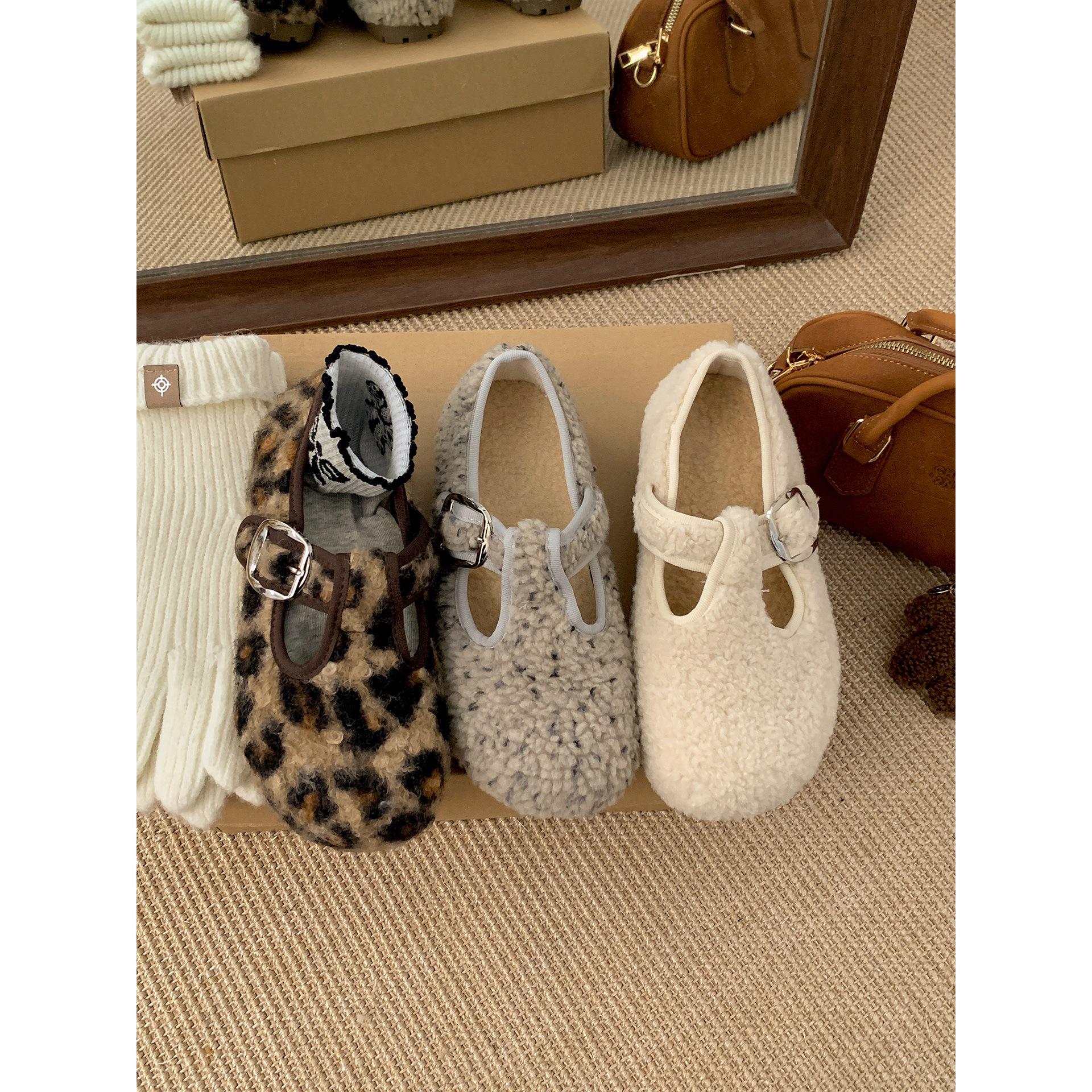 White inner heightening thick-soled plush shoes, soft-soled thermal cotton shoes for autumn and winter 40 сірий колір
White inner heightening thick-soled plush shoes, soft-soled thermal cotton shoes for autumn and winter 40 сірий колір