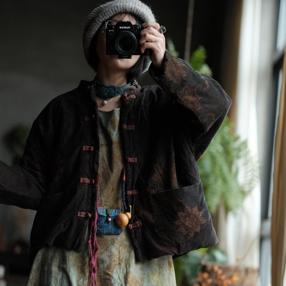 Johnature Жіночі Пальто з Китайським Принтом Квітковий Стійка Кишені Ґудзики Зима Довгий Рукав Теплі One Size чорний
Johnature Жіночі Пальто з Китайським Принтом Квітковий Стійка Кишені Ґудзики Зима Довгий Рукав Теплі One Size чорний