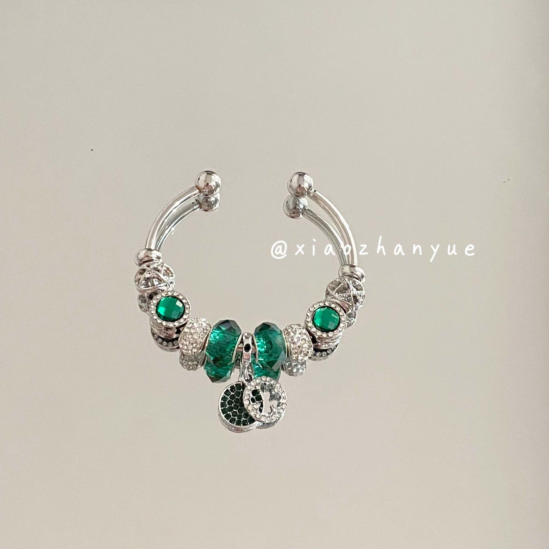 Pando Retro Green Crystal Four-Leaf Clover Bracelet - 2024 Ocean Heart Collection for Women
Pando Retro Green Crystal Four-Leaf Clover Bracelet - 2024 Ocean Heart Collection for Women