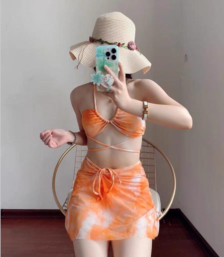 Корейский купальник бикини тай-дай из трех частей для женщин L
Корейский купальник бикини тай-дай из трех частей для женщин L