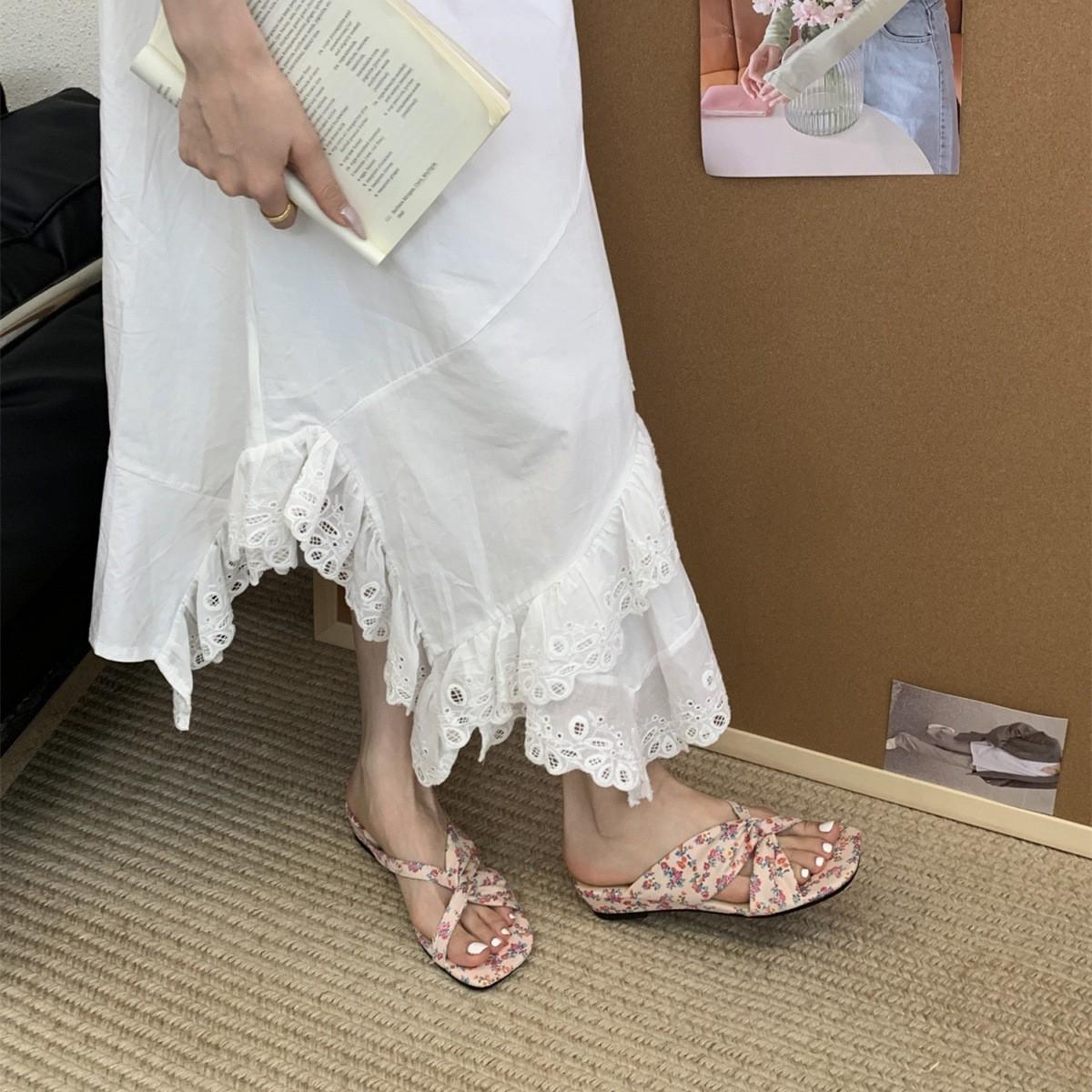 Square head slope heel floral cross strap open-toed cool slippers women s new vacation casual sandals 35
Square head slope heel floral cross strap open-toed cool slippers women s new vacation casual sandals 35