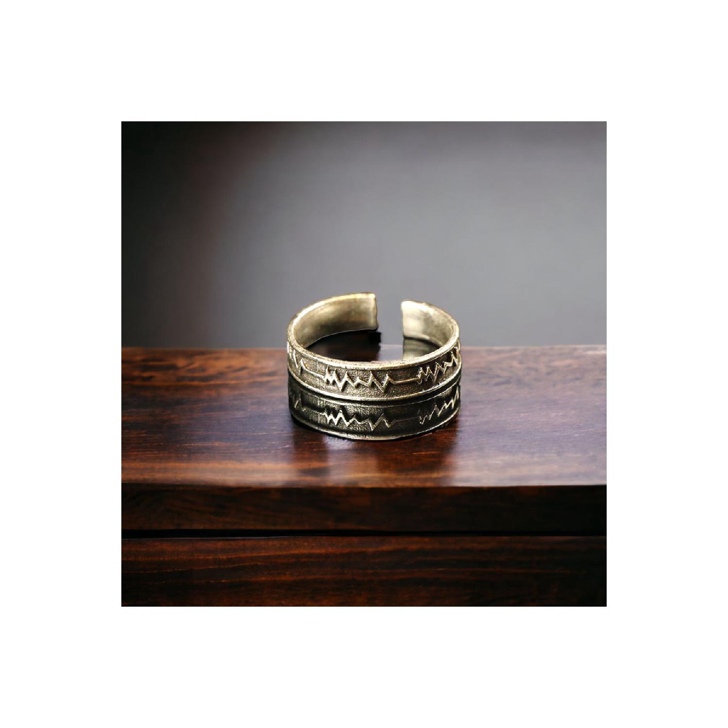 Посеребренная регулируемая модель, женское и мужское кольцо с сердцебиением
Посеребренная регулируемая модель, женское и мужское кольцо с сердцебиением