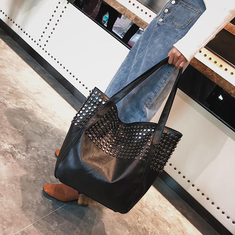 New large-capacity punk style tote bag, rivet single shoulder oblique span handheld women s bag чёрный
New large-capacity punk style tote bag, rivet single shoulder oblique span handheld women s bag чёрный