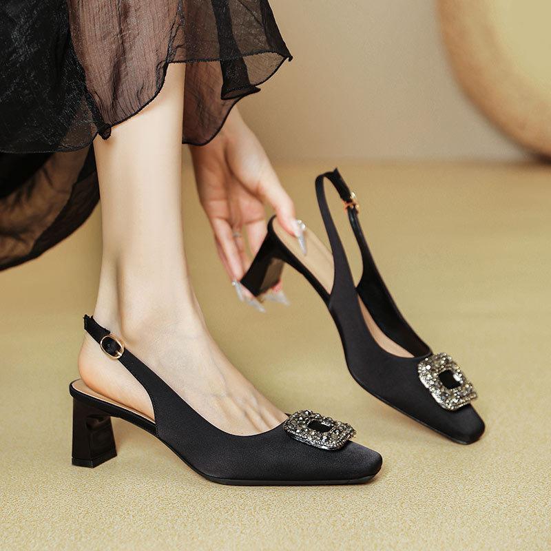 High-heeled bag head sandals women s new rhinestone one-word buckle high-heeled shoes thick heel square head empty single shoes 40 помаранчевий
High-heeled bag head sandals women s new rhinestone one-word buckle high-heeled shoes thick heel square head empty single shoes 40 помаранчевий