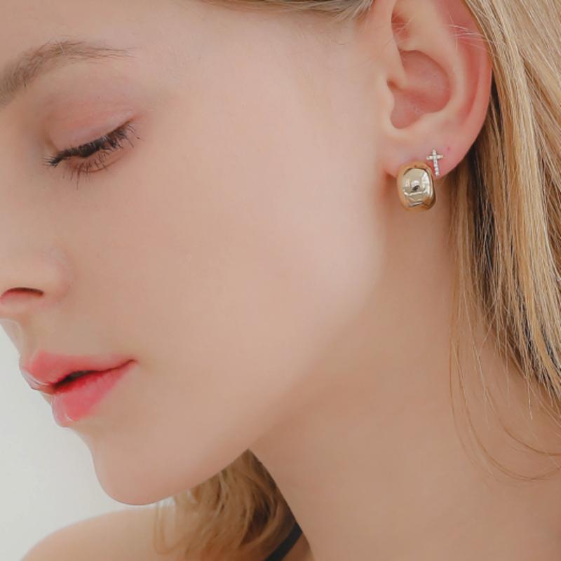 J.Lauren 14K Cubic Cross Earrings G0267 single type
J.Lauren 14K Cubic Cross Earrings G0267 single type