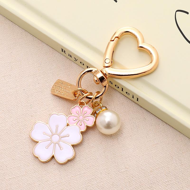 Heart-Shaped Pearl & Flower Charm Keychain Charm
Heart-Shaped Pearl & Flower Charm Keychain Charm