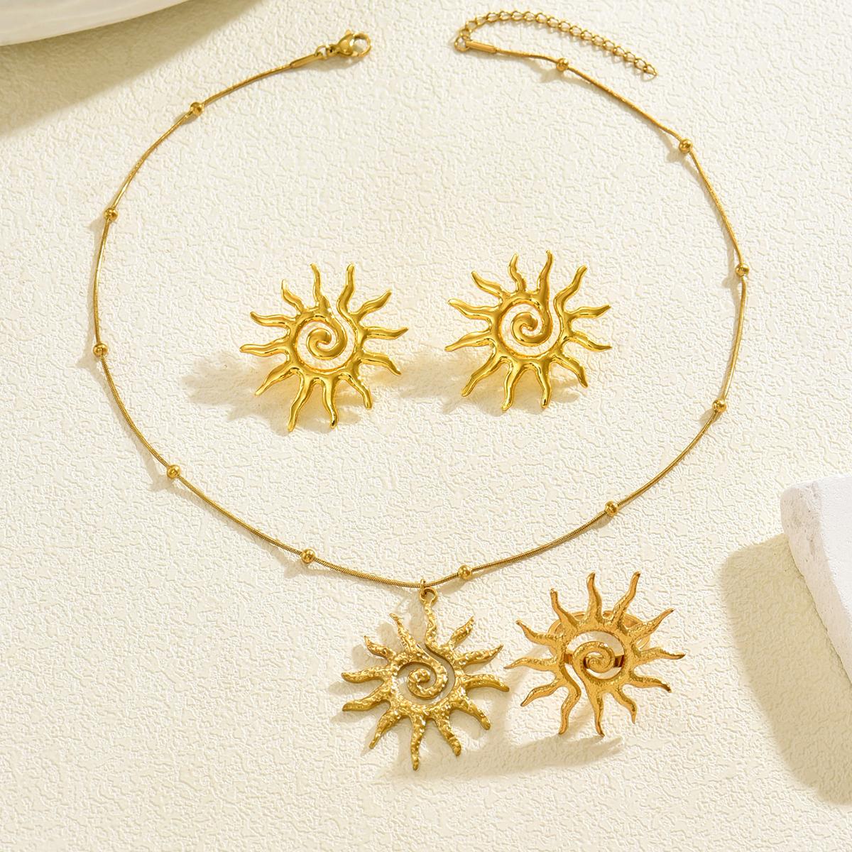 Vintage Boho Gold Silver Sun Spiral Jewelry Set Ethnic Sun Pendant Necklace Earrings Ring Retro Hippie Jewelry for Women
Vintage Boho Gold Silver Sun Spiral Jewelry Set Ethnic Sun Pendant Necklace Earrings Ring Retro Hippie Jewelry for Women