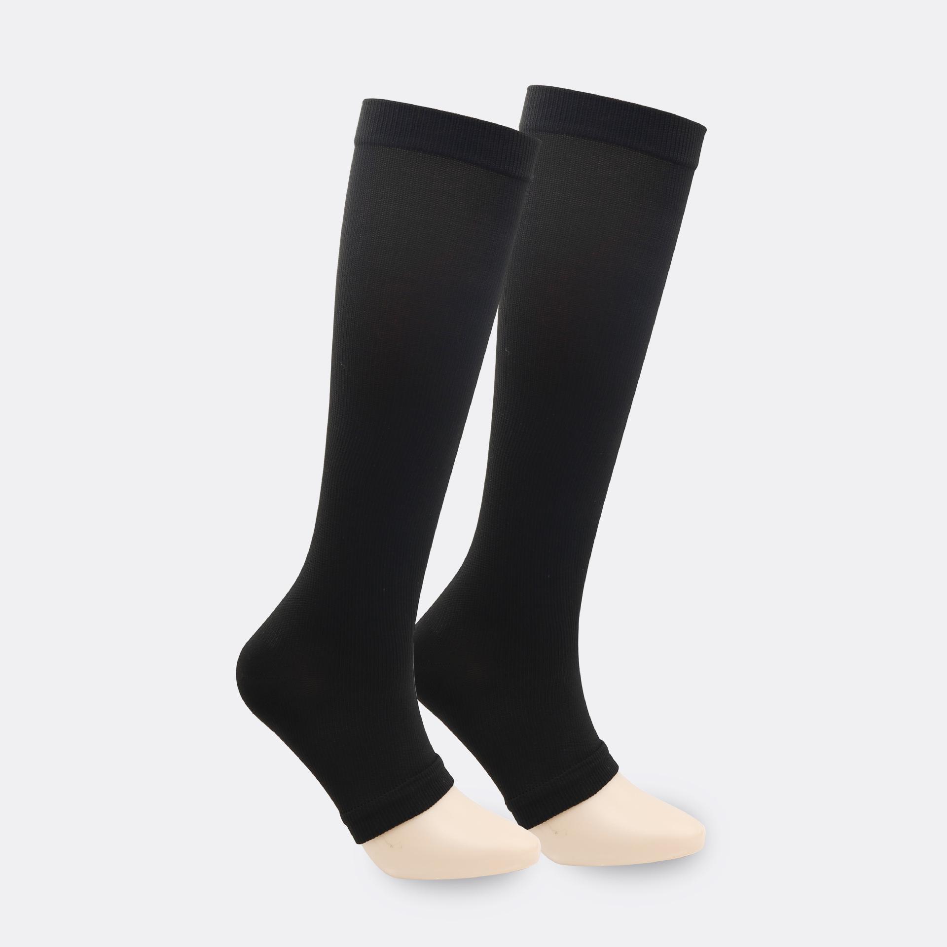 Черно-белые унисекс компрессионные носки для бега с открытым носком S/M
Черно-белые унисекс компрессионные носки для бега с открытым носком S/M