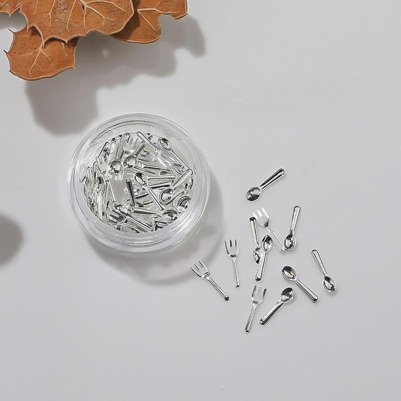 50Pcs/box Korean Mini Tableware Metal Spoon and fork shape nail art jewelry fork spoon nail art decor
50Pcs/box Korean Mini Tableware Metal Spoon and fork shape nail art jewelry fork spoon nail art decor