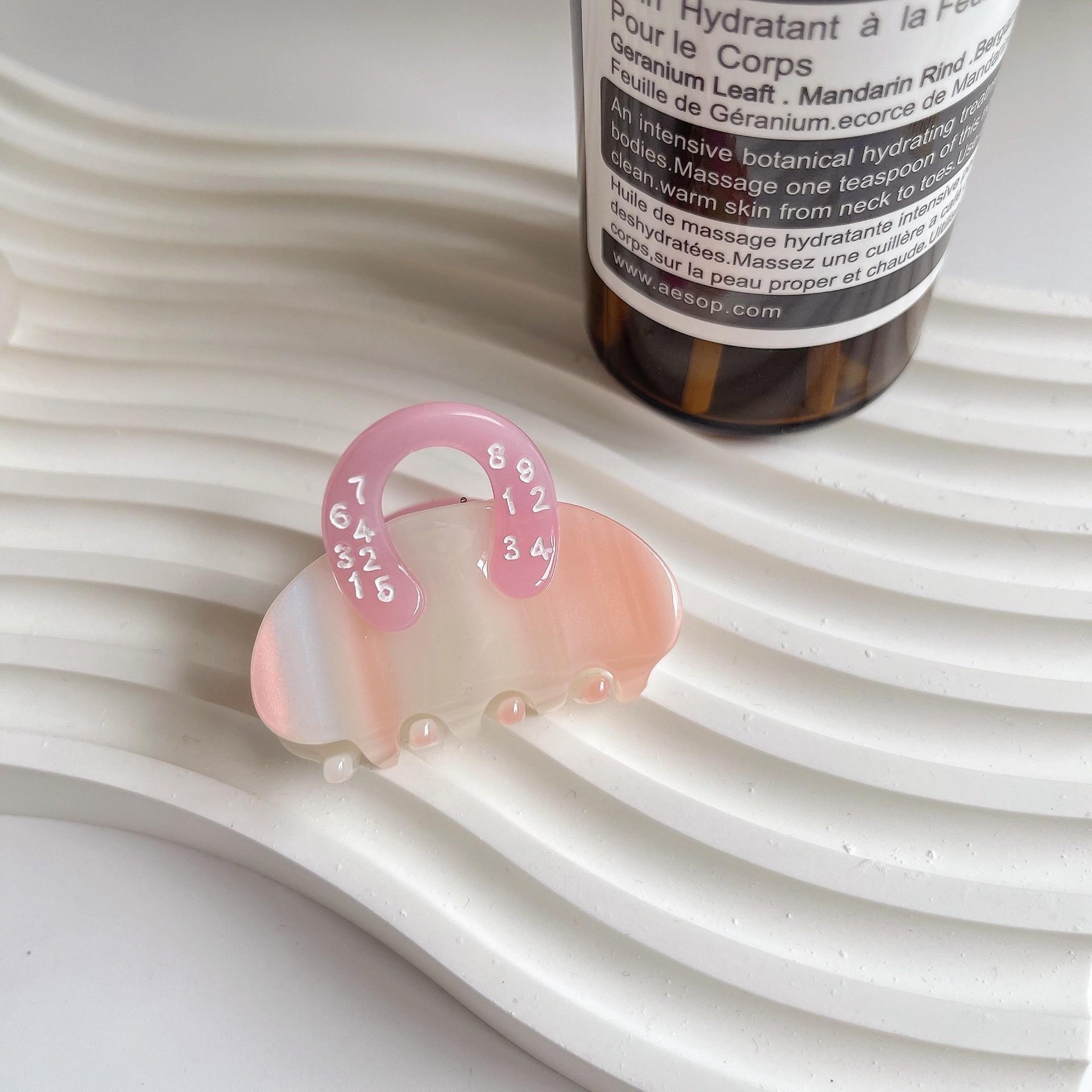 1pc New Acetate Number Claw Clip Minority Personalized Design Handbag Hair Clip Shark Clip
1pc New Acetate Number Claw Clip Minority Personalized Design Handbag Hair Clip Shark Clip