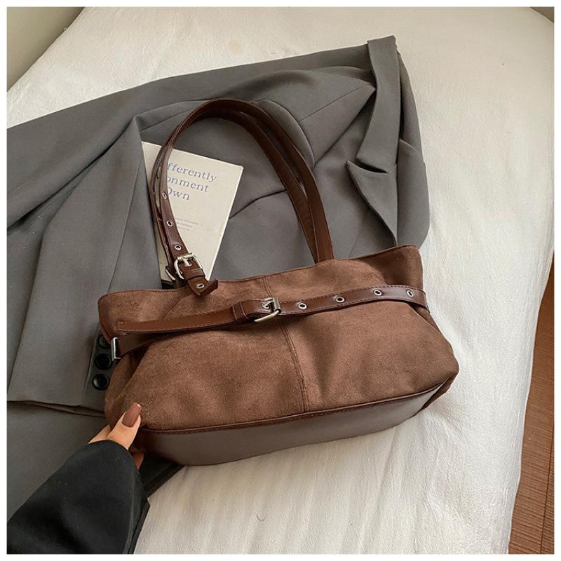 Han 2026 new niche design fashionable underarm bag women s large-capacity daily commuting simple shoulder handbag
Han 2026 new niche design fashionable underarm bag women s large-capacity daily commuting simple shoulder handbag