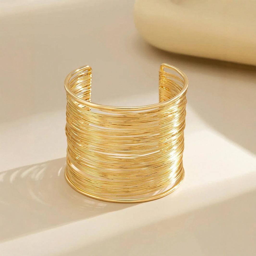 European Retro High-Quality Exaggerated Metal Open Cuff Wire Bracelet for Women
European Retro High-Quality Exaggerated Metal Open Cuff Wire Bracelet for Women