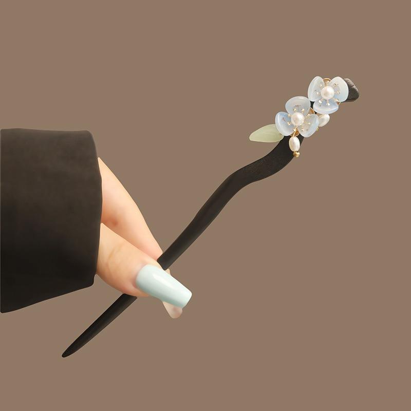 Ancient Style Tassels Exquisite Flowers Ladies Wooden Hairpins Cool and Intellectual New Chinese Qipao Coiled Hair Hairpins
Ancient Style Tassels Exquisite Flowers Ladies Wooden Hairpins Cool and Intellectual New Chinese Qipao Coiled Hair Hairpins