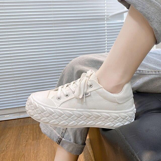 Повседневная женская обувь, белые летние легкие женские спортивные туфли на платформе, модные осенние уличные дышащие женские кроссовки на шнуровке 37 белый
Повседневная женская обувь, белые летние легкие женские спортивные туфли на платформе, модные осенние уличные дышащие женские кроссовки на шнуровке 37 белый