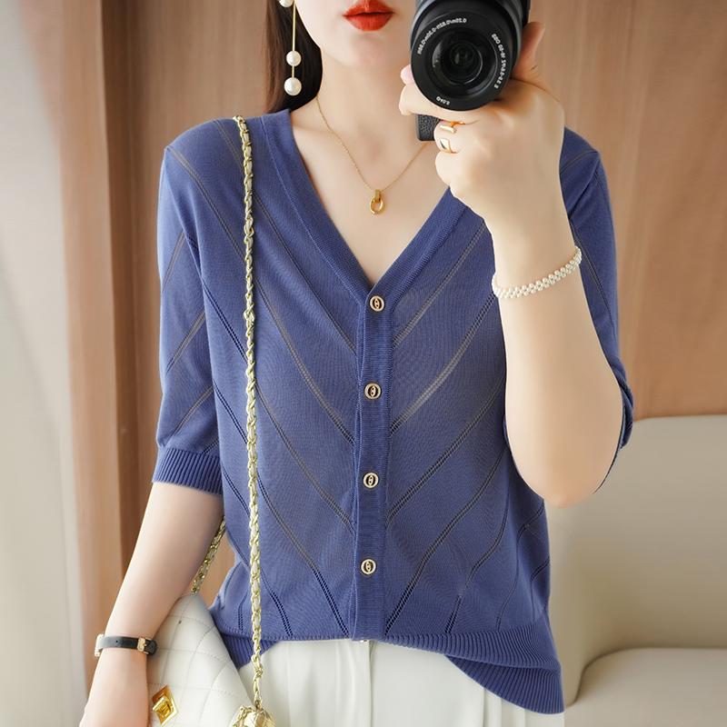 Жіночий легкий шовковий кардиган із 50% вовни та 50% тутового дерева – універсальний трикотаж на 4 сезони для комфорту та стилю на весь рік L синій
Жіночий легкий шовковий кардиган із 50% вовни та 50% тутового дерева – універсальний трикотаж на 4 сезони для комфорту та стилю на весь рік L синій