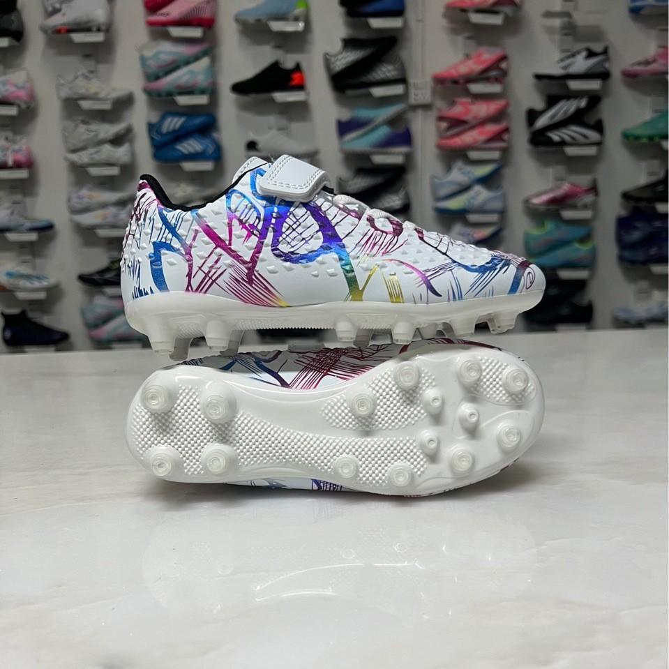 Children s football shoes Velcro primary school students professional training long spikes artificial turf camouflage broken nails football shoes 40
Children s football shoes Velcro primary school students professional training long spikes artificial turf camouflage broken nails football shoes 40