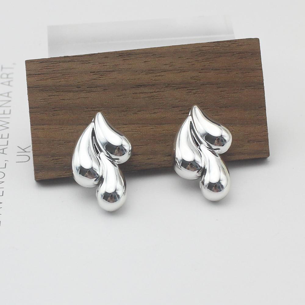 Golden Three Waterdrop Tears Stud Earrings for Women Unique Smooth Wedding Zircon Christmas Girl Valentine s Day Gift
Golden Three Waterdrop Tears Stud Earrings for Women Unique Smooth Wedding Zircon Christmas Girl Valentine s Day Gift