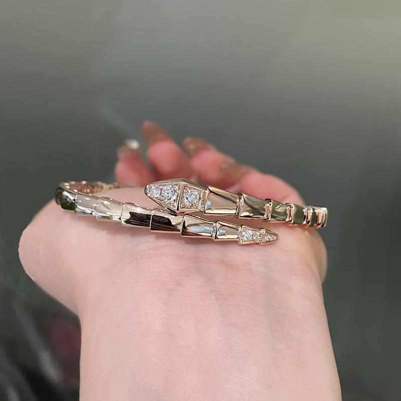 Luxury 18k Rose Gold-Plated Snake Bone Bangle with Diamonds for Women Platinum
Luxury 18k Rose Gold-Plated Snake Bone Bangle with Diamonds for Women Platinum