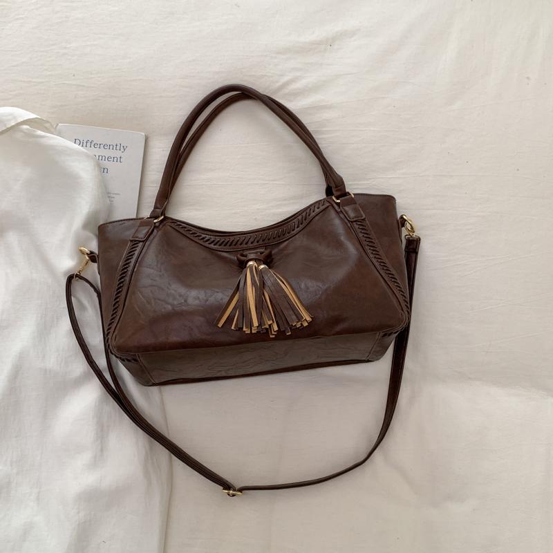 Vintage Pu Leather Commute Bag Female Fashion Tassel Shoulder Bag Europe Style Women s Commute Laptop Bag Travel Crossbody Tote 50cm)) кавовий
Vintage Pu Leather Commute Bag Female Fashion Tassel Shoulder Bag Europe Style Women s Commute Laptop Bag Travel Crossbody Tote 50cm)) кавовий