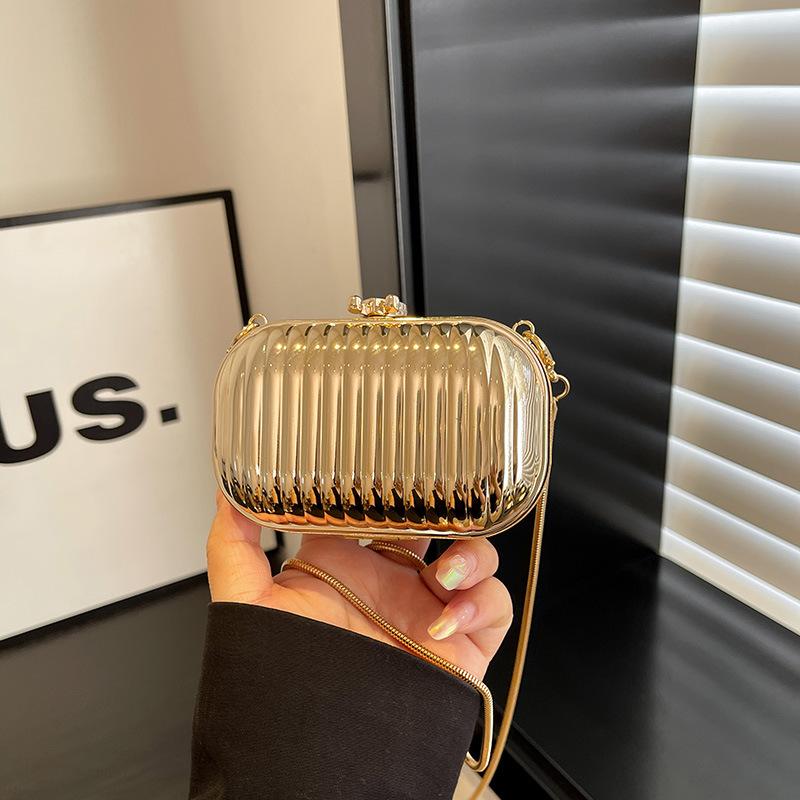 Акрилова сумка для вечері 2024, нова європейська та американська мода, жіночий ланцюжок через плече, рот, червоний конверт 9.5*6.5*4+6.5*6.5*4.5+7.5*7*4.5+11*7*4.5
Акрилова сумка для вечері 2024, нова європейська та американська мода, жіночий ланцюжок через плече, рот, червоний конверт 9.5*6.5*4+6.5*6.5*4.5+7.5*7*4.5+11*7*4.5