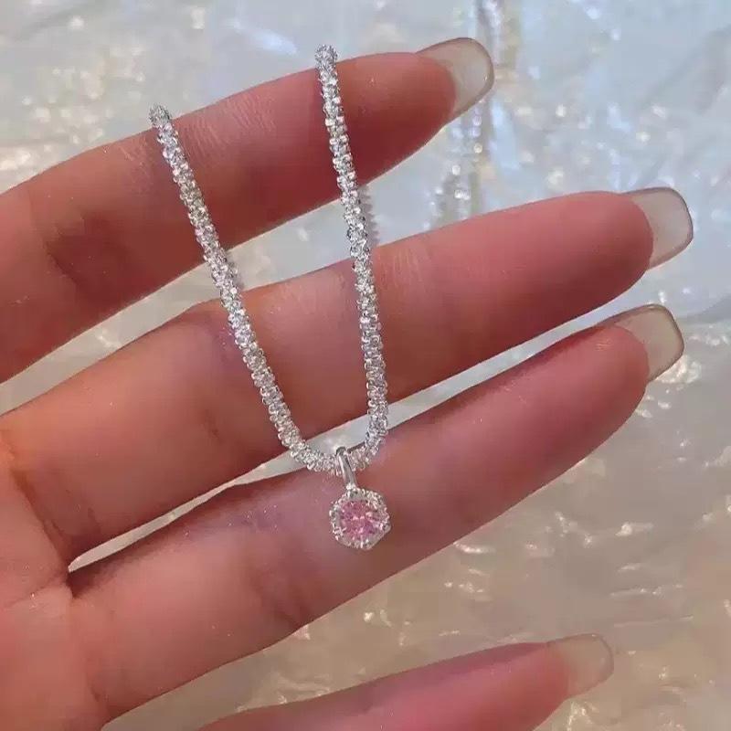 Sparkling Silver Necklaces Women s Fashion Versatile Chain Clear Zircon Pendant Clavicle O-Chain Necklace for Women рожевий
Sparkling Silver Necklaces Women s Fashion Versatile Chain Clear Zircon Pendant Clavicle O-Chain Necklace for Women рожевий