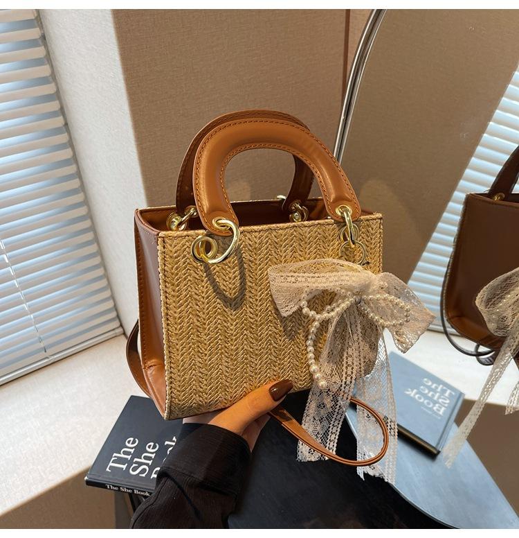 Niche woven commuter fashion handbag spring and summer new shoulder underarm bag small square bag хакі
Niche woven commuter fashion handbag spring and summer new shoulder underarm bag small square bag хакі