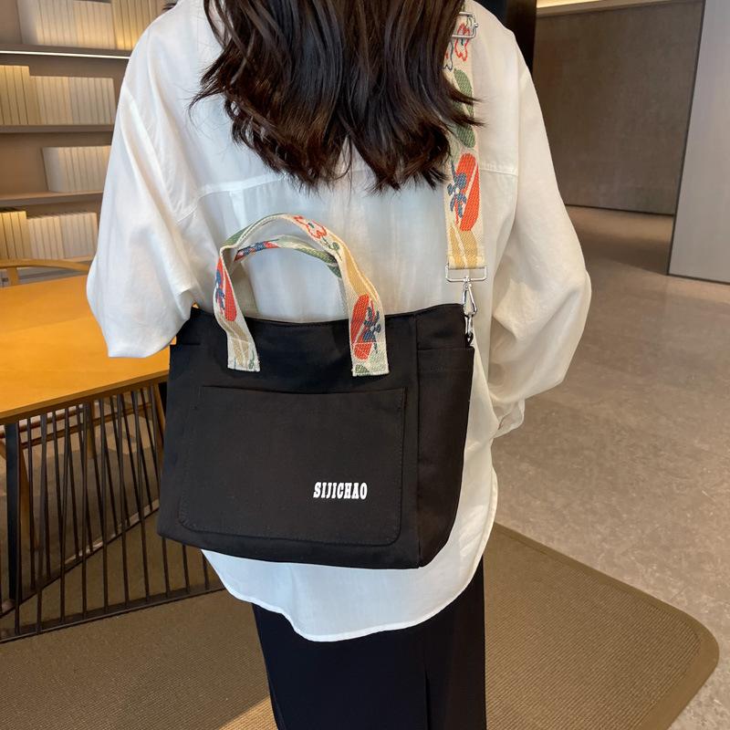 Fashion Versatile Messenger Bag 2025 New Light and Simple Commuter Messenger Bag Women s Canvas Student Class Shoulder Bag покинуть белый
Fashion Versatile Messenger Bag 2025 New Light and Simple Commuter Messenger Bag Women s Canvas Student Class Shoulder Bag покинуть белый