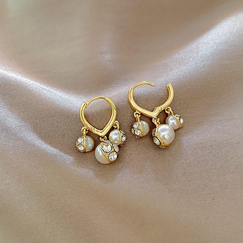 Lady Solid Color Korean Earrings Buckle Pearl Hoop Earrings Women Jewelry Accessories Rhinestone
Lady Solid Color Korean Earrings Buckle Pearl Hoop Earrings Women Jewelry Accessories Rhinestone