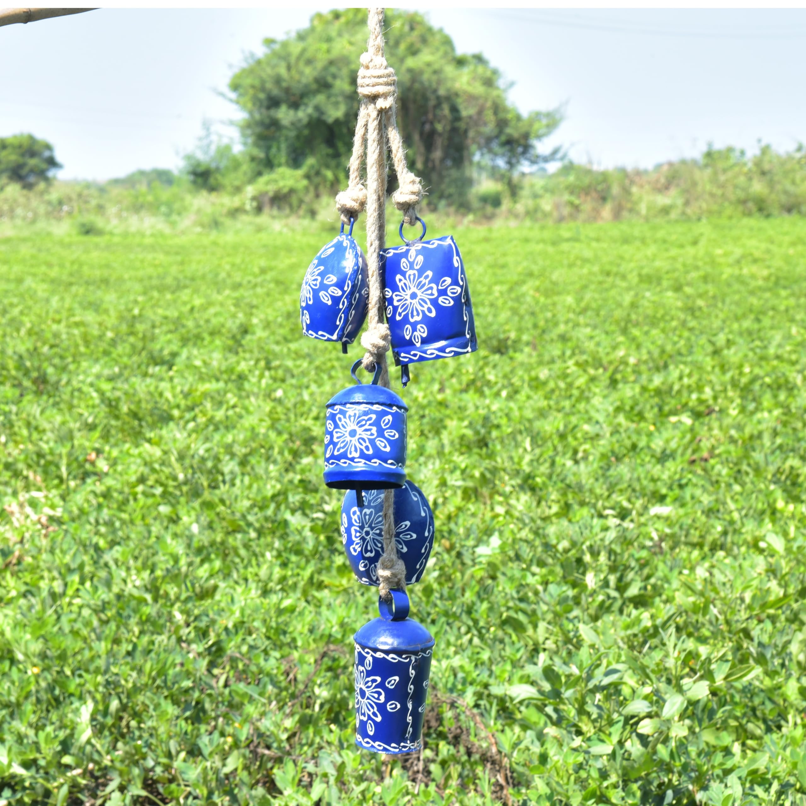 Sky Blue Bell Wind Chime – 25” Metal Cow Bells for Rustic Christmas Decor, Outdoor Porch & Farmhouse Home Accents
Sky Blue Bell Wind Chime – 25” Metal Cow Bells for Rustic Christmas Decor, Outdoor Porch & Farmhouse Home Accents