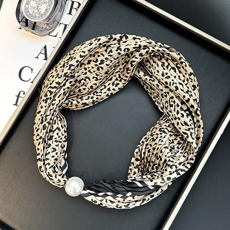 Folded silk scarf high-end new crepe flower rhombus scarf versatile decorative professional scarf pearl magnetic silk scarf
Folded silk scarf high-end new crepe flower rhombus scarf versatile decorative professional scarf pearl magnetic silk scarf