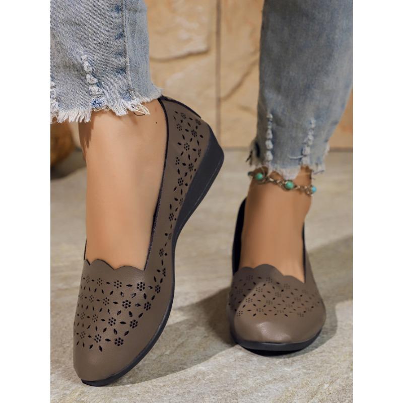 New flat-bottomed casual hollow mother single shoes women s low-top large-size solid-color foot shoes 43
New flat-bottomed casual hollow mother single shoes women s low-top large-size solid-color foot shoes 43