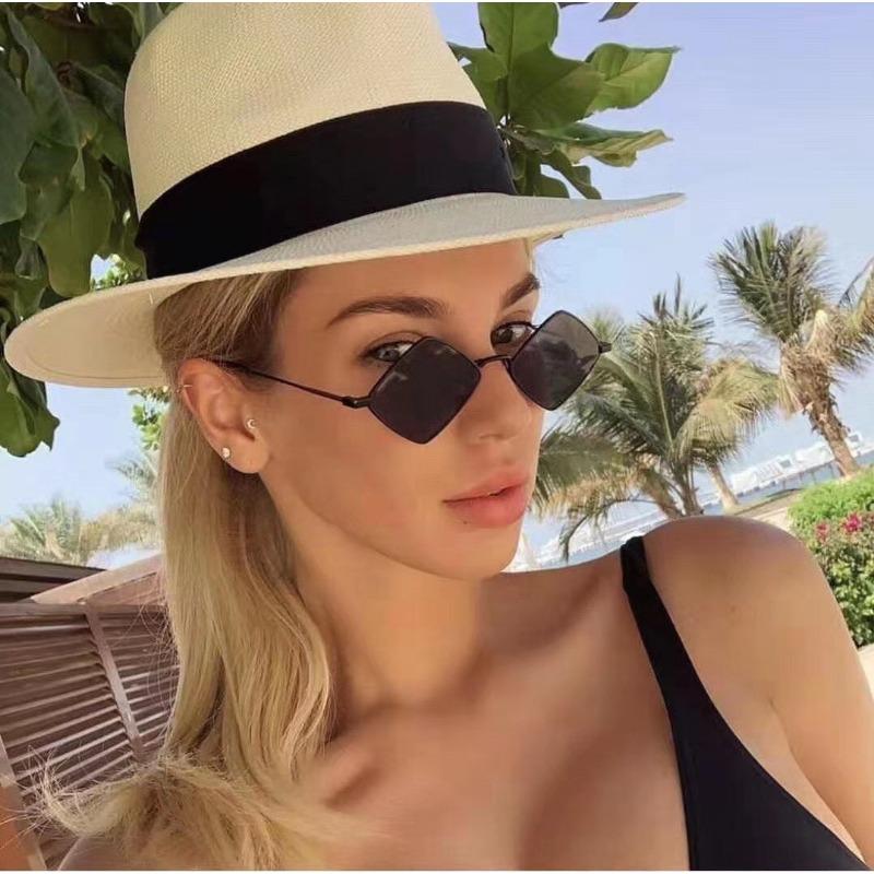 Women Brand Designer Small Square Steampunk Sun Glasses Punk Sunglasses Men Metal Frame Driving Eyewear Gafas De Sol Mujer
Women Brand Designer Small Square Steampunk Sun Glasses Punk Sunglasses Men Metal Frame Driving Eyewear Gafas De Sol Mujer