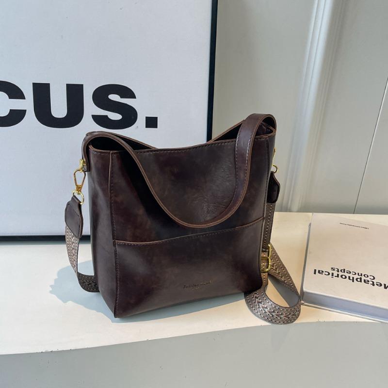 Эта новая сумка-ведро модная, стильная и высококачественная, с широким плечевым ремнем, одноплечная сумка и женская сумка большой вместимости. темно-коричневого
Эта новая сумка-ведро модная, стильная и высококачественная, с широким плечевым ремнем, одноплечная сумка и женская сумка большой вместимости. темно-коричневого