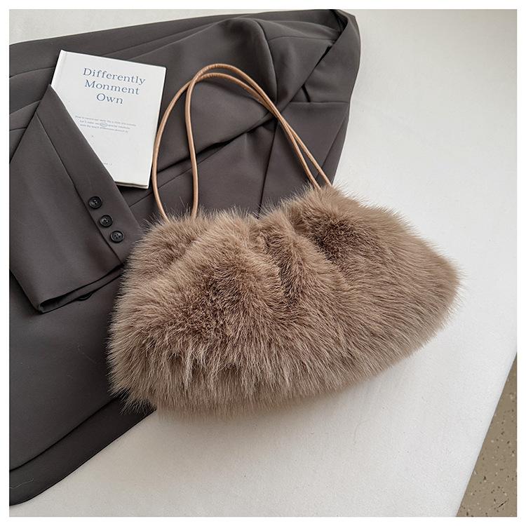 Пушистая сумка женская 2025 осень и зима новая модная простая пушистая сумка через плечо текстурная женская портативная сумка-тоут
Пушистая сумка женская 2025 осень и зима новая модная простая пушистая сумка через плечо текстурная женская портативная сумка-тоут