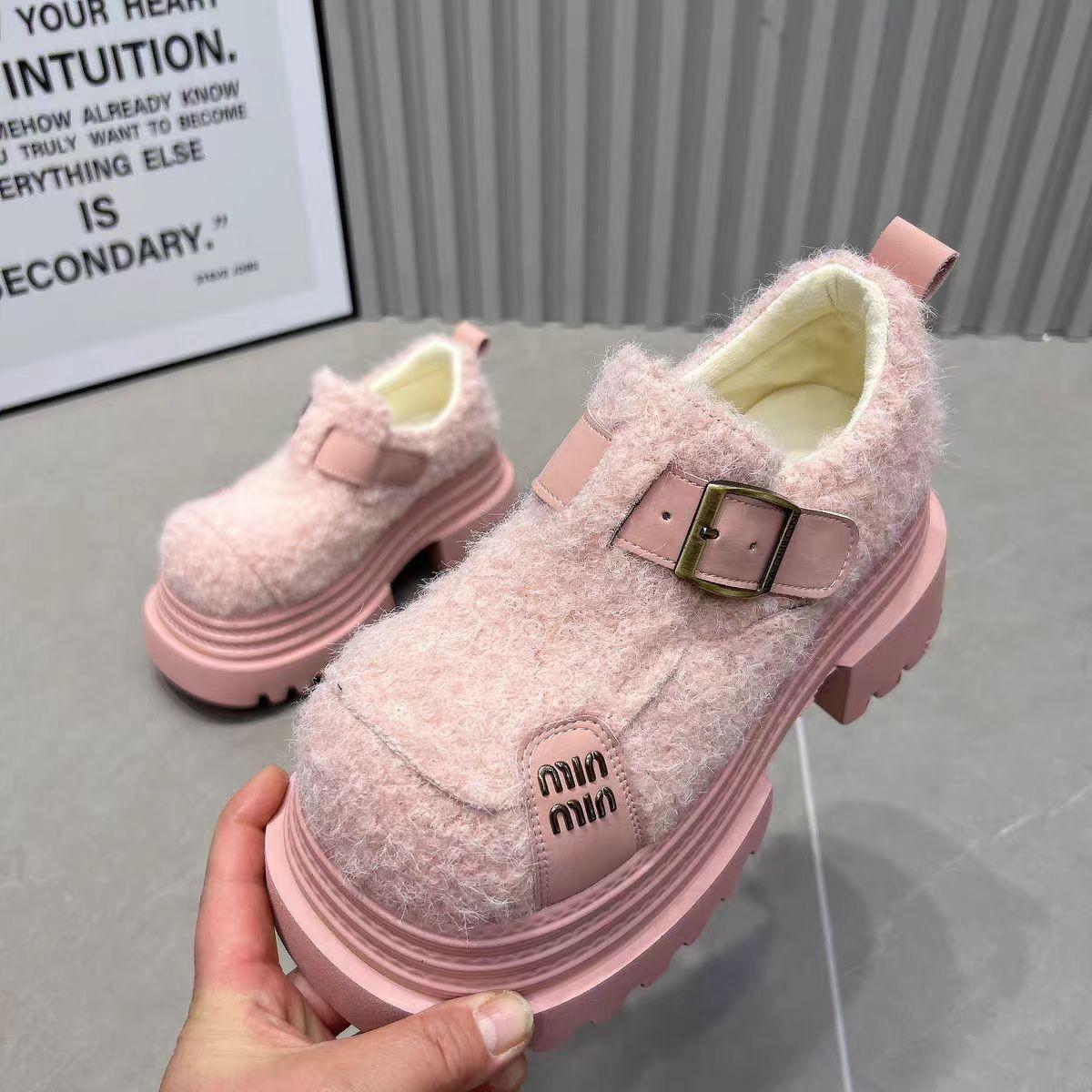 2025 Women s Luxury Fluffy Mary Jane leather Shoes Winter Fashion Buckle Pleuche Elegant Walking Shoes Female loafers Zapatos 40 рожевий
2025 Women s Luxury Fluffy Mary Jane leather Shoes Winter Fashion Buckle Pleuche Elegant Walking Shoes Female loafers Zapatos 40 рожевий