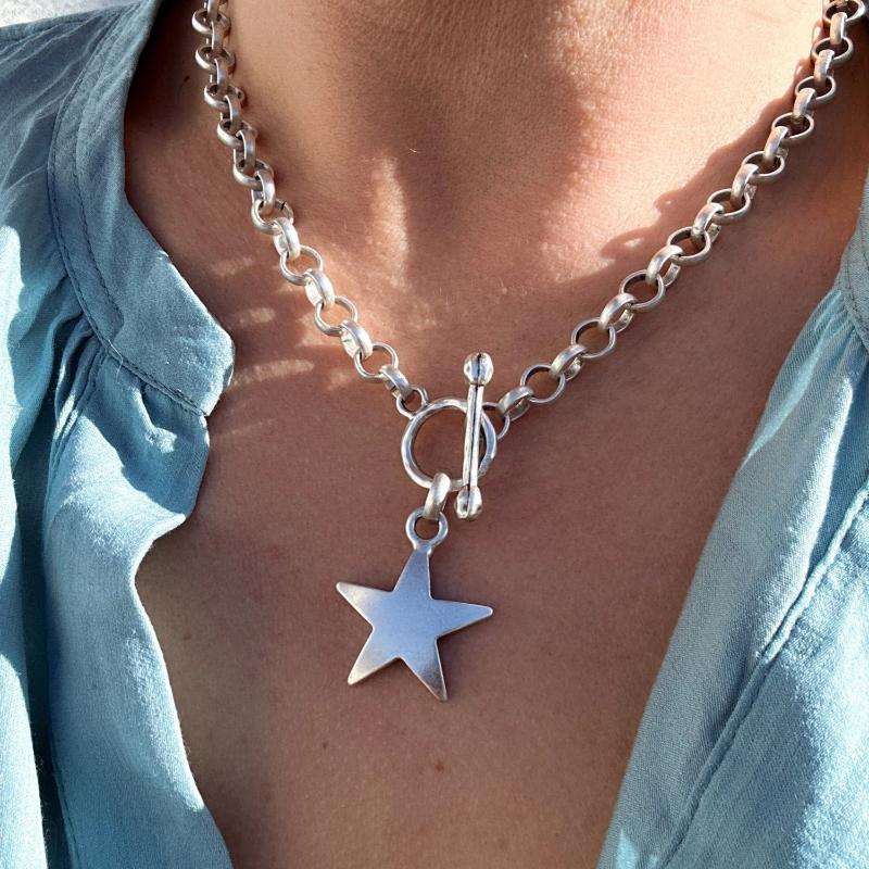 Personalized Punk Style Silver Color Chain Star Pendant OT Buckle Necklace, Women s Simple and Fashionable Jewelry Accessories
Personalized Punk Style Silver Color Chain Star Pendant OT Buckle Necklace, Women s Simple and Fashionable Jewelry Accessories