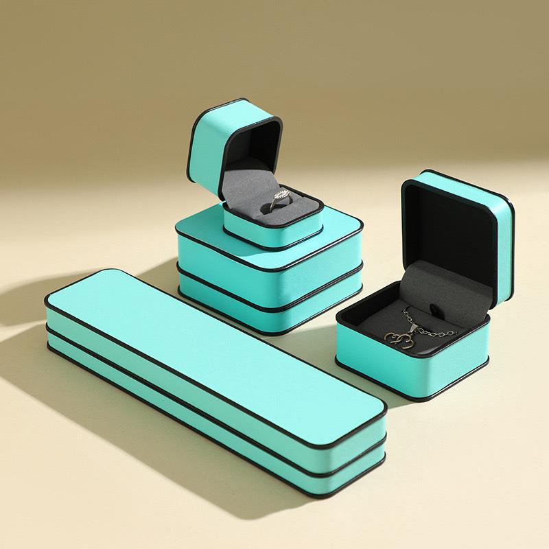 Luxury Jewelry Box for Rings, Necklaces, Bracelets, and Pendants with LED Light
Luxury Jewelry Box for Rings, Necklaces, Bracelets, and Pendants with LED Light