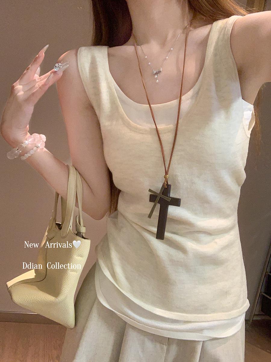 Miu Style Women s Two-Tone Fake Layer Tank Top - Sleeveless Knit for Summer M (90-110 jin)
Miu Style Women s Two-Tone Fake Layer Tank Top - Sleeveless Knit for Summer M (90-110 jin)