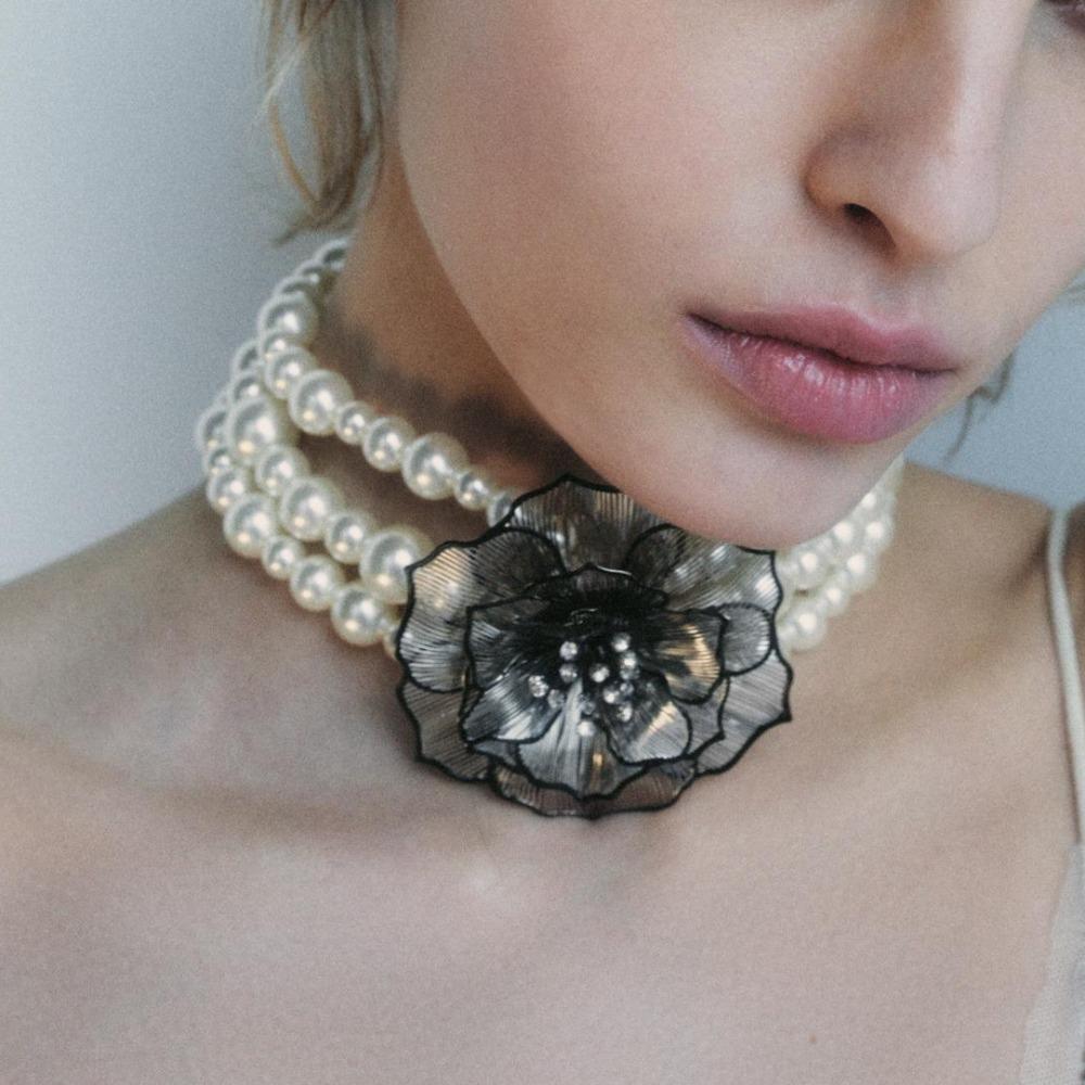 Hand Chain Geometric Lines Necklace Elegant Floral Pearls Ear Studs Girls Silver Bracelet
Hand Chain Geometric Lines Necklace Elegant Floral Pearls Ear Studs Girls Silver Bracelet