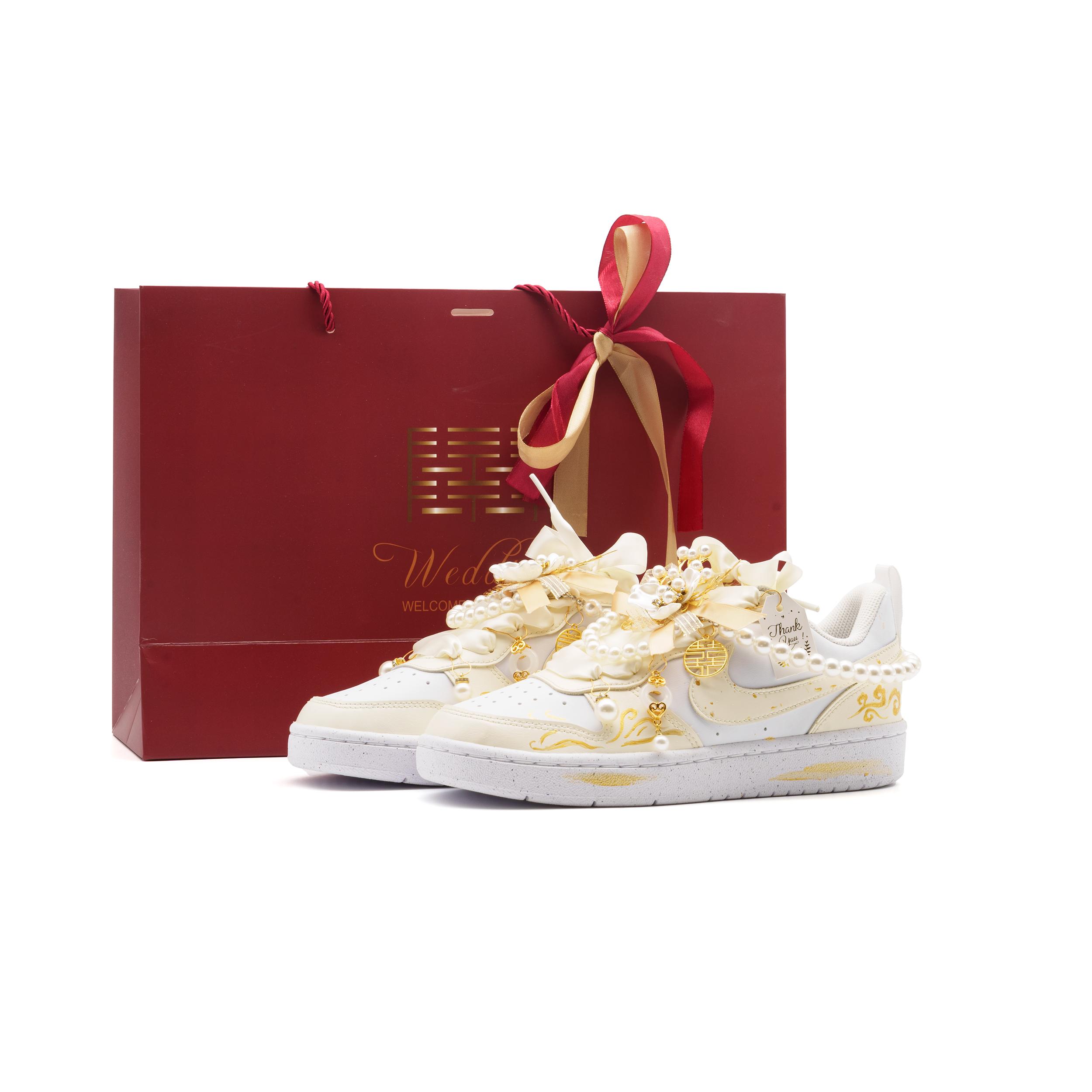 Nike Court Borough Leather Low top Skateboard Shoes Women s Ecru Gold DV5456-125(Team1098 s) 35.5
Nike Court Borough Leather Low top Skateboard Shoes Women s Ecru Gold DV5456-125(Team1098 s) 35.5