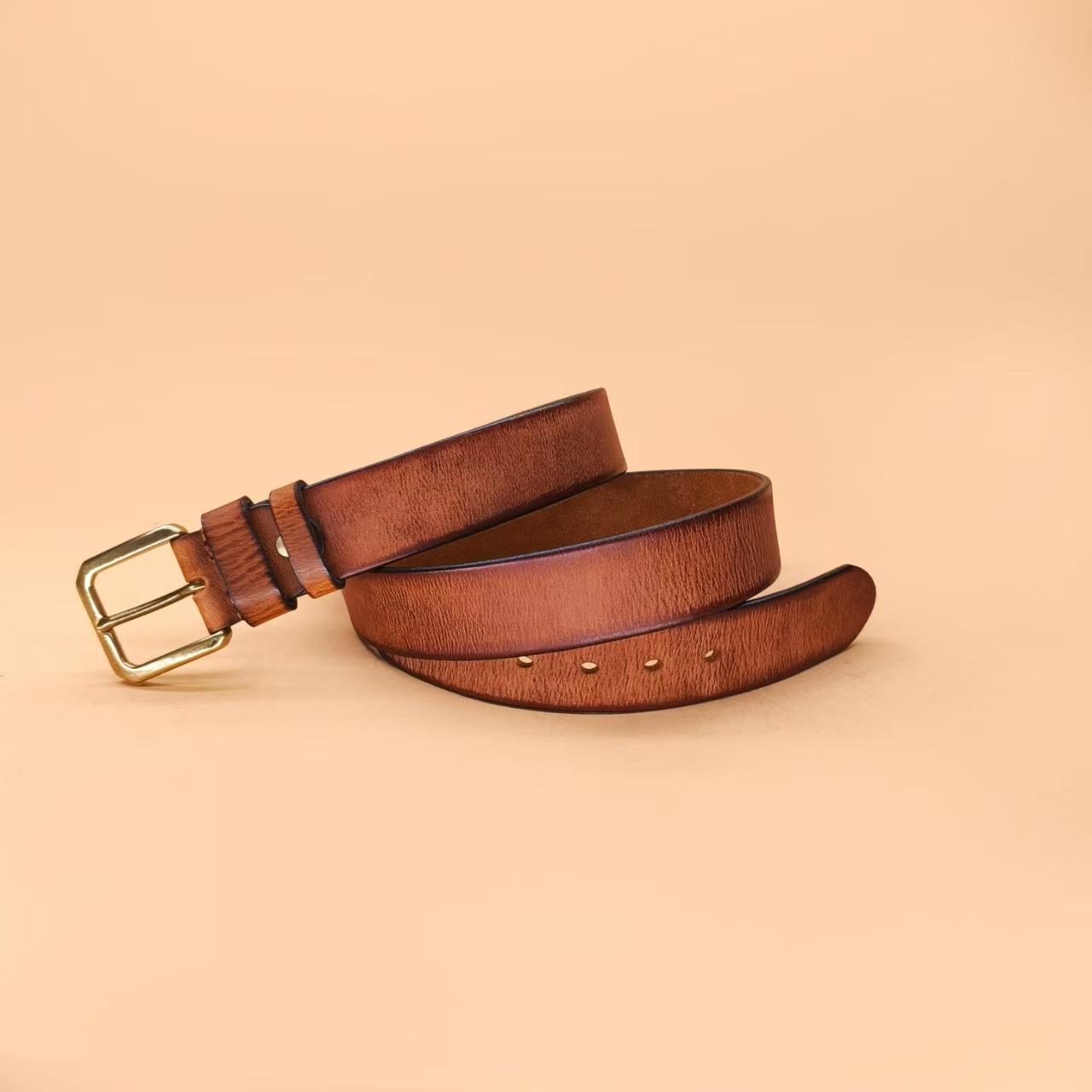 Ремень из коровьей кожи первого слоя в стиле ретро, мужская кожаная натуральная кожа, повседневный универсальный ремень 110cm-130cm темно-коричневого
Ремень из коровьей кожи первого слоя в стиле ретро, мужская кожаная натуральная кожа, повседневный универсальный ремень 110cm-130cm темно-коричневого