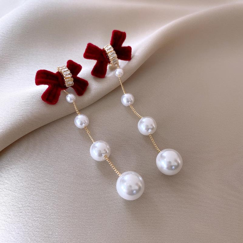 Серьги с бантом из красного бархата и жемчугом Серебряная игла Анкола - Ретро Высококлассные Осенне-зимние Украшения
Серьги с бантом из красного бархата и жемчугом Серебряная игла Анкола - Ретро Высококлассные Осенне-зимние Украшения