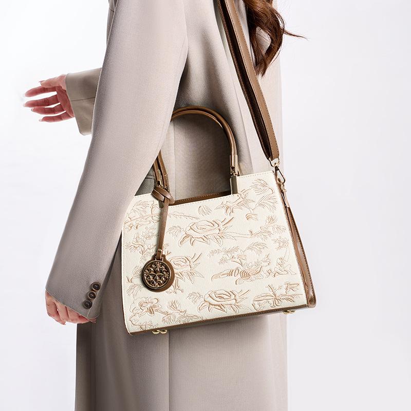 Spring And Summer Handbag Niche Design, High-End Sense, Women S Large-Capacity Shoulder Messenger Tote Bag
Spring And Summer Handbag Niche Design, High-End Sense, Women S Large-Capacity Shoulder Messenger Tote Bag