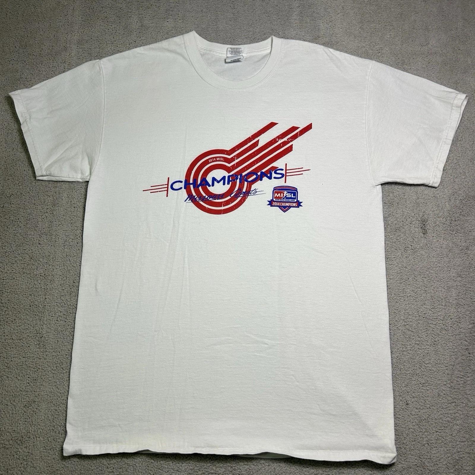 Missouri Comets 2014 MISL Champions Graphic T Shirt Men’s Large White Gildan Tag S
Missouri Comets 2014 MISL Champions Graphic T Shirt Men’s Large White Gildan Tag S