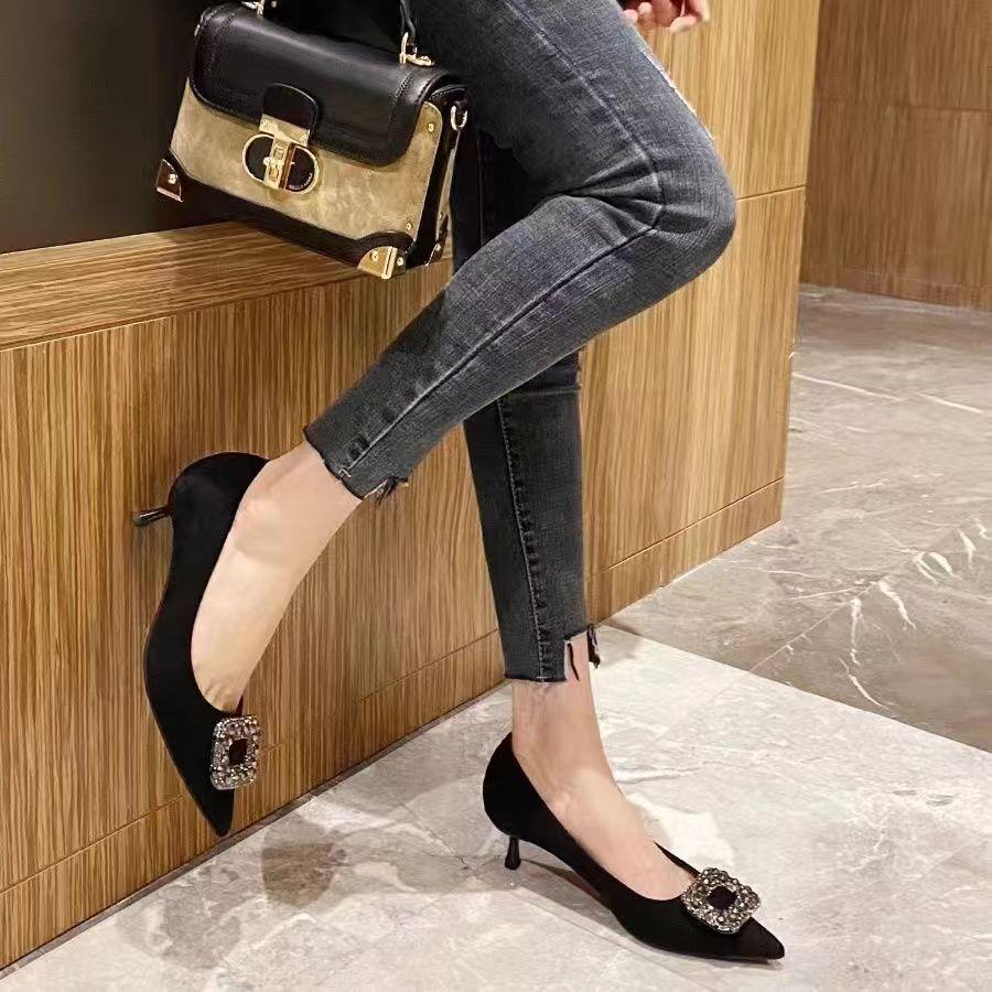 Pointed square buckle single shoes black high heels women s 2025 spring new autumn fine heel rhinestone suede not tired feet temperament 34
Pointed square buckle single shoes black high heels women s 2025 spring new autumn fine heel rhinestone suede not tired feet temperament 34