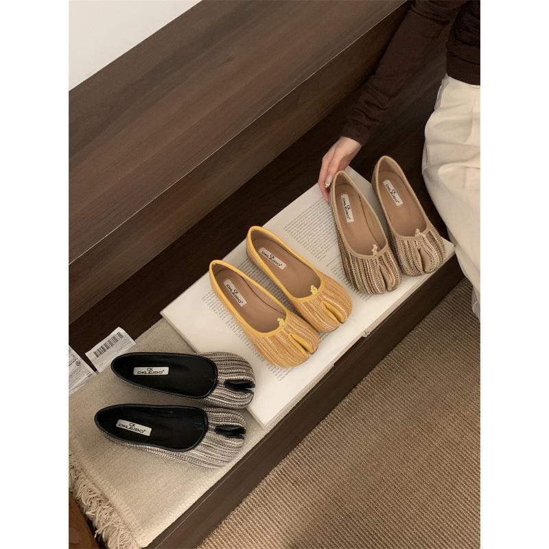 2025 spring and autumn new fashion versatile Korean version of Internet celebrity horseshoe shoes sub-toe shoes sheep s feet shallow mouth soft sole 39 жёлтый
2025 spring and autumn new fashion versatile Korean version of Internet celebrity horseshoe shoes sub-toe shoes sheep s feet shallow mouth soft sole 39 жёлтый