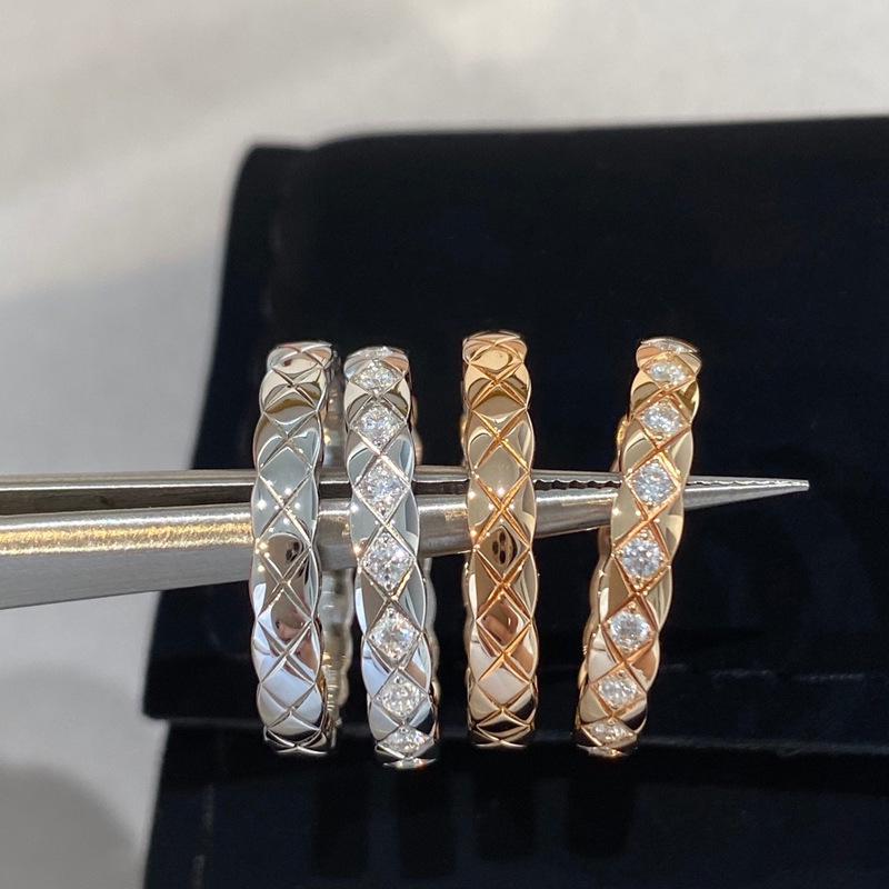 White Copper Plated Gold Narrow Band Ring with Argyle Design and CNC Carved Details Hong Kong Size 12
White Copper Plated Gold Narrow Band Ring with Argyle Design and CNC Carved Details Hong Kong Size 12