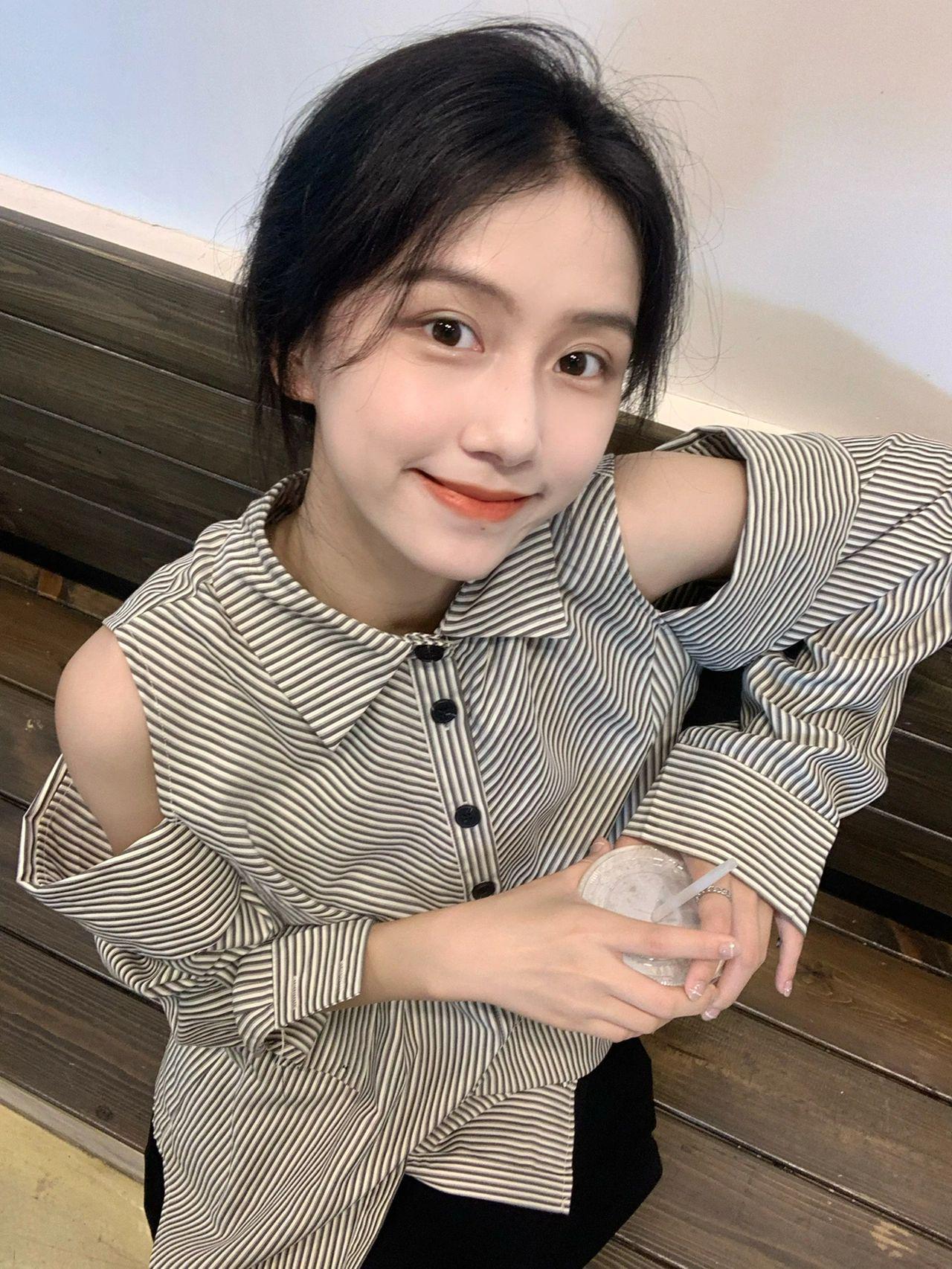 Рубашка в полоску в стиле Хепберн с открытыми плечами и длинными рукавами для женщин Large
Рубашка в полоску в стиле Хепберн с открытыми плечами и длинными рукавами для женщин Large