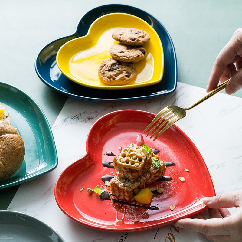 Cartoon Color Heart Ceramic Dinner Plate Breakfast Bread Baking Pan Home Cooking Cutlery Dessert Cake Plate Kitchen Utensils New
Cartoon Color Heart Ceramic Dinner Plate Breakfast Bread Baking Pan Home Cooking Cutlery Dessert Cake Plate Kitchen Utensils New